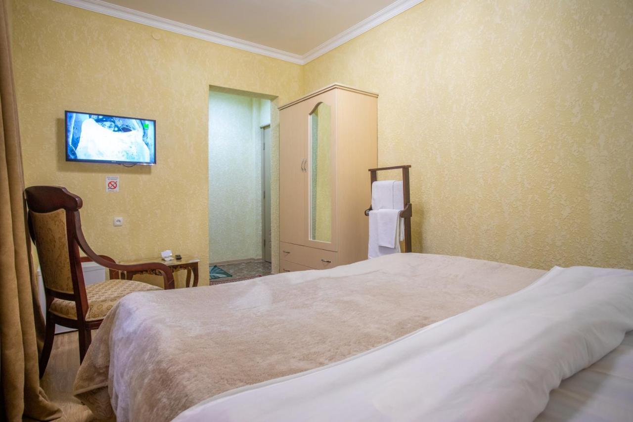 Hotel Vladi Kutaisi Exteriör bild