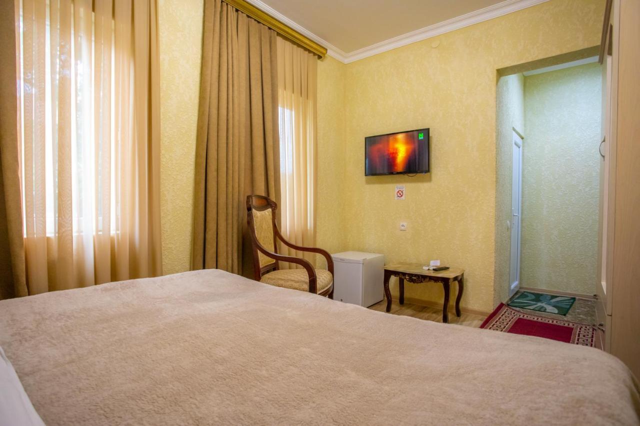 Hotel Vladi Kutaisi Exteriör bild