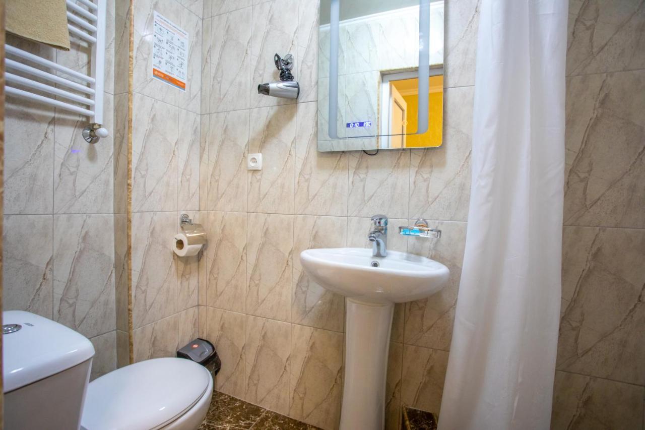 Hotel Vladi Kutaisi Exteriör bild