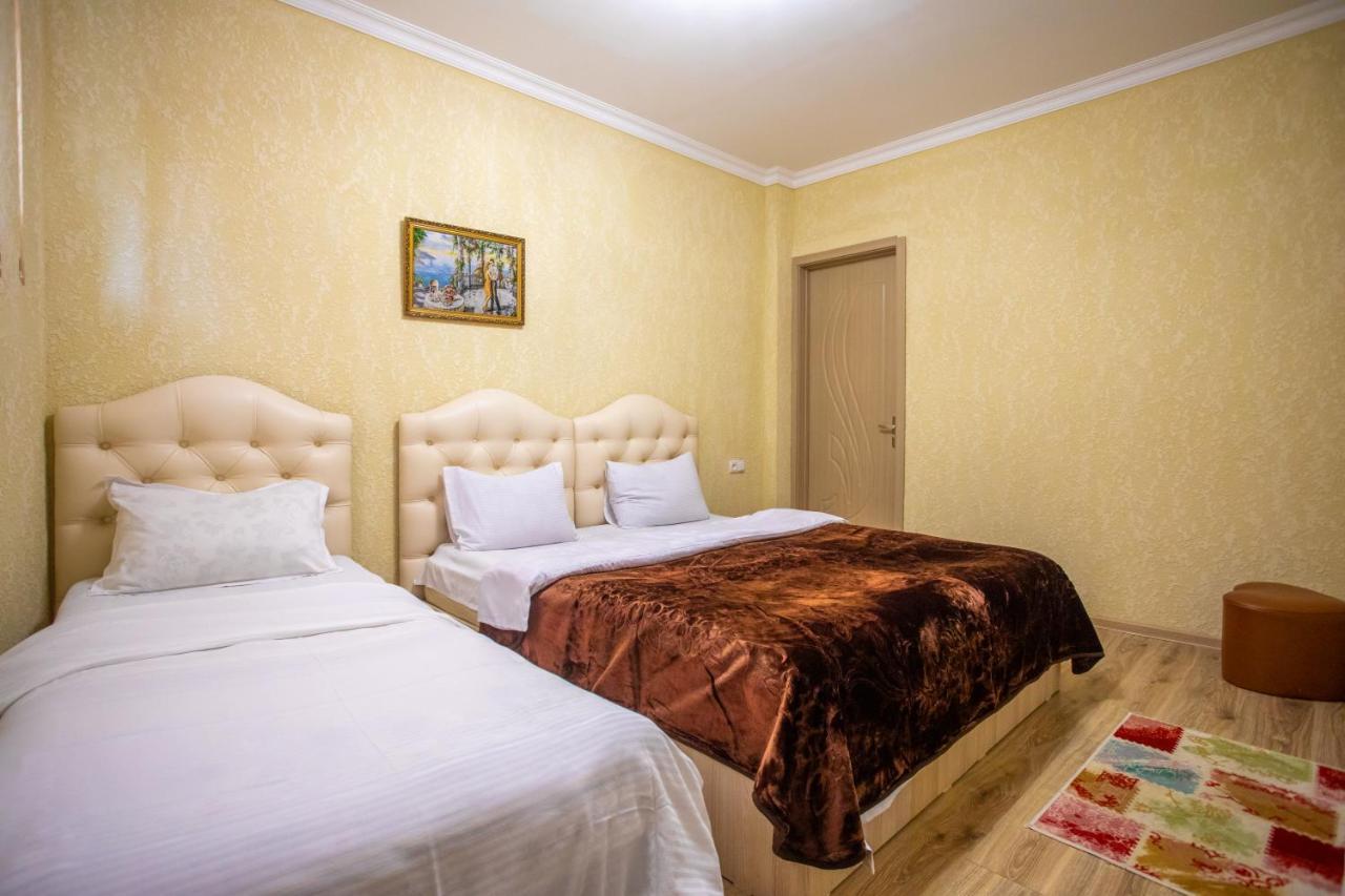 Hotel Vladi Kutaisi Exteriör bild