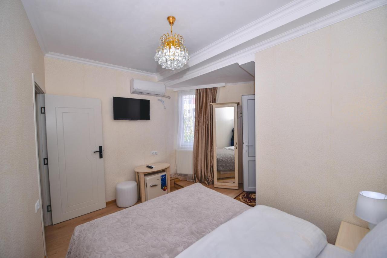 Hotel Vladi Kutaisi Exteriör bild
