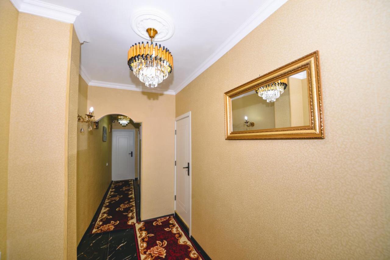 Hotel Vladi Kutaisi Exteriör bild