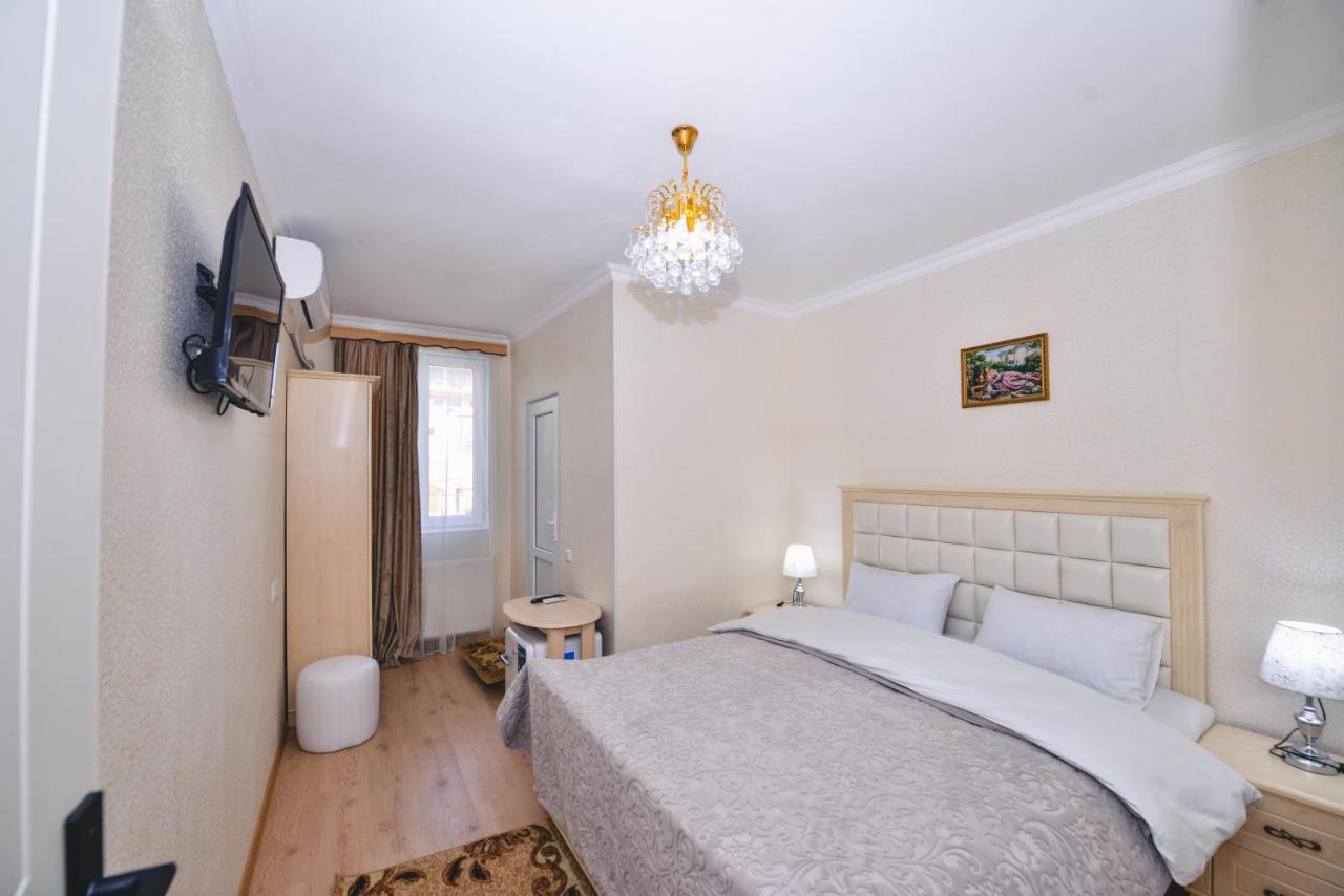 Hotel Vladi Kutaisi Exteriör bild